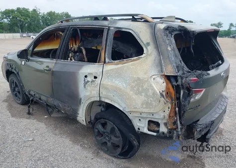 2022 Subaru Forester Wilderness z USA, uszkodzony, nr VIN JF2SKAMC6NH445740